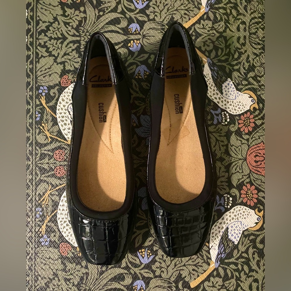 Vintage Clarks “Cushion Soft” Black Flats
